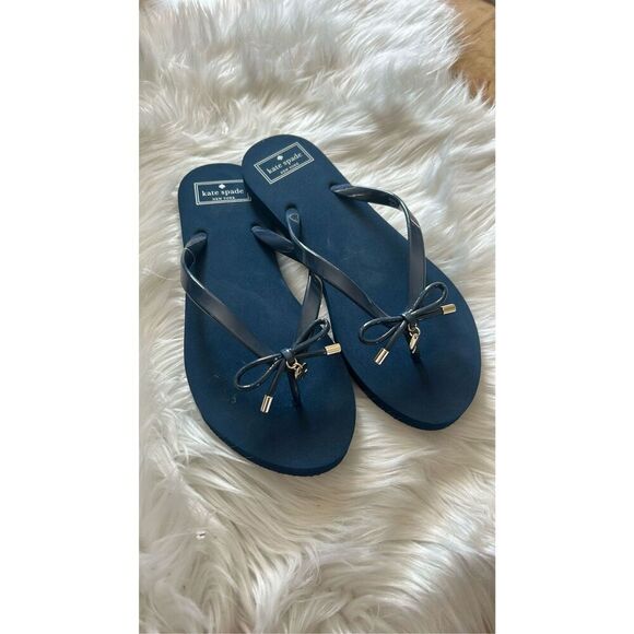 Kate Spade Navy Blue Bow Detail Charm Flip Flops Sandals Size 9-10 - Picture 1 of 5